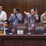 Ekspresi pemohon dan kuasa hukumnya usai mengikuti sidang pengucapan putusan pengujian UU tentang pemisahan Anggaran Makan Bergizi Gratis, Kamis (30/7/2026) di Ruang Sidang MK. Foto: MK