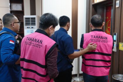 Samin Tan Cs saat dilakukan pelimpahan oleh tim penyidik pidana khusus Kejaksaan Agung kepada Jaksa Penuntut Umum Kejaksaan Negeri Jakarta Pusat. Foto: Puspenkum Kejaksaan Agung