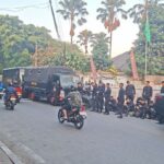 Polisi-TNI siaga di Jalan Tambak. Foto: TBN