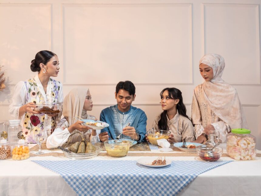 Ilustrasi. Gaya hidup halal generasi muda bisa memperkuat daya saing industri halal Indonesia. Foto: faisal @photobapak/pexels