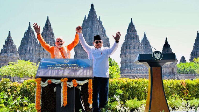 Presiden Republik Indonesia Prabowo Subianto bersama Perdana Menteri (PM) Republik India Narendra Modi mengunjungi Kompleks Candi Prambanan, Kabupaten Sleman, Daerah Istimewa Yogyakarta (DIY), pada Rabu, 8 Juli 2026. Foto: BPMI Setpres