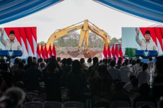 Presiden Prabowo Subianto secara resmi memulai groundbreaking Proyek Strategis Nasional (PSN) Liquefied Natural Gas (LNG) Abadi Masela, Kamis, (16/7/2026) Foto: BPMI Setpres