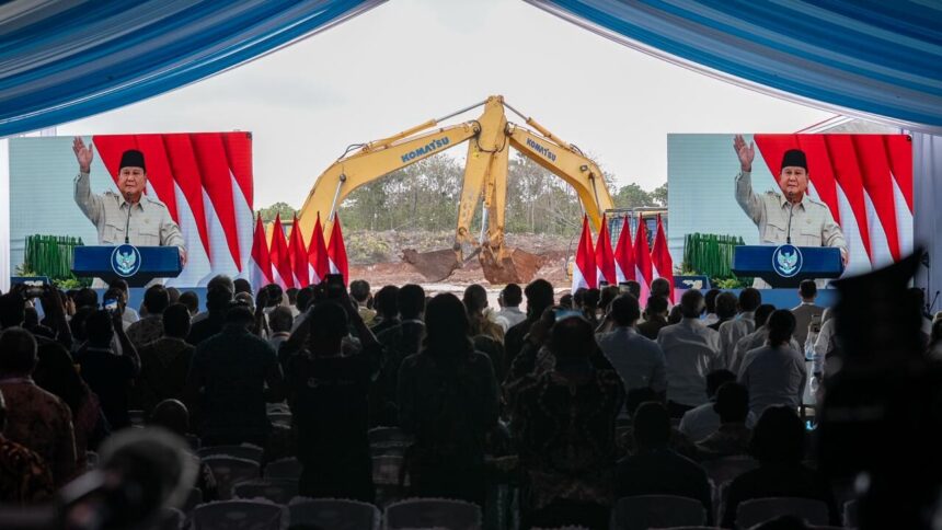 Presiden Prabowo Subianto secara resmi memulai groundbreaking Proyek Strategis Nasional (PSN) Liquefied Natural Gas (LNG) Abadi Masela, Kamis, (16/7/2026) Foto: BPMI Setpres