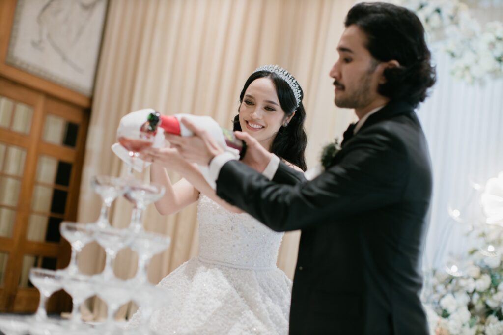 Alunea: Exclusive Wedding Showcase 18 – 19 Juli 2026 di Aryaduta Menteng 2 Aryaduta Menteng dengan bangga mempersembahkan Vow & Forever: ALUNEA, sebuah wedding showcase eksklusif yang didedikasikan bagi para pasangan yang tengah mempersiapkan salah satu perjalanan paling bermakna dalam hidup mereka. (Istimewa/dok. Aryaduta Menteng).