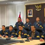 Direktur Tindak Pidana Ekonomi dan Khusus Bareskrim Polri, Brigjen Pol Ade Safri Simanjuntak beserta jajarannya dalam jumpa pers, Jumat (7/8/2026) malam. Foto: Divisi Humas Polri