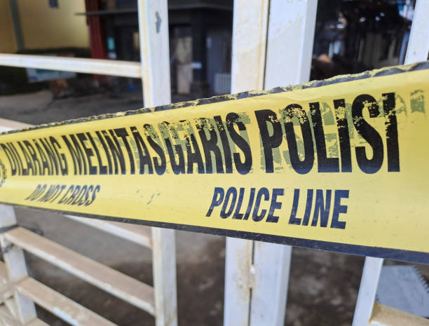 Ilustrasi kamar kos mahasiswi Fakultas Kedokteran Hewan di Jalan Gubeng Kertajaya, Surabaya, dipasang garis polisi. Foto: Istock @Anggi Dharma Prasetya
