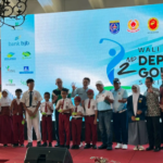 Pembagian kacamata baca oleh PGI Depok kepada perwakilan pelajar di Emeralda Golf Club, Kecamatan Tapos, Selasa (11/08/2026). Foto: Diskominfo Depok