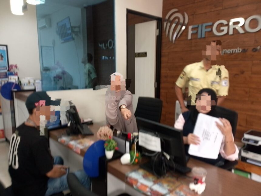 Situasi saat kejadian berlangsung di kantor FIF Tangerang City. Foto: Dok kisikisi.co